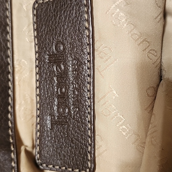 Reposh great condition Tignanello purse. $14 - Picture 5 of 7